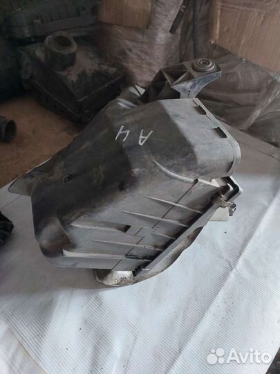 Корпус воздушного фильтра Ауди А4