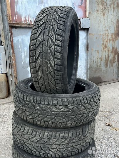 Kormoran Snow 215/55 R17