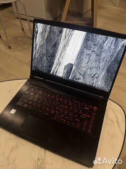 Игровой ноутубк MSI G65 Thin 9EXR