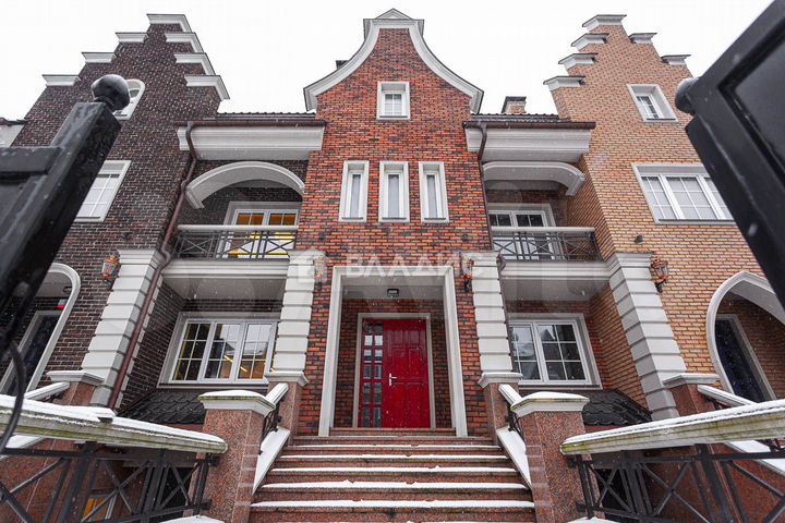 Таунхаус 256,7 м² на участке 2,5 сот.