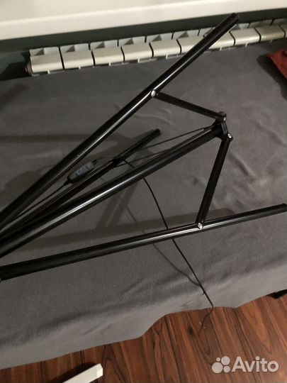 Кольцевая лампа на штативе