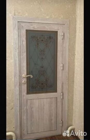 Пластиковая дверь