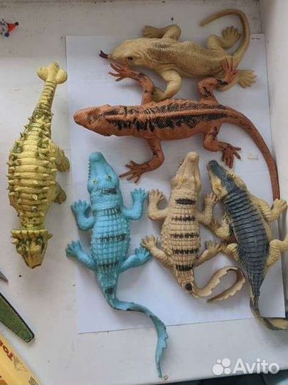 Резиновые экшен-фигурки: акулы, лягушки и т.п