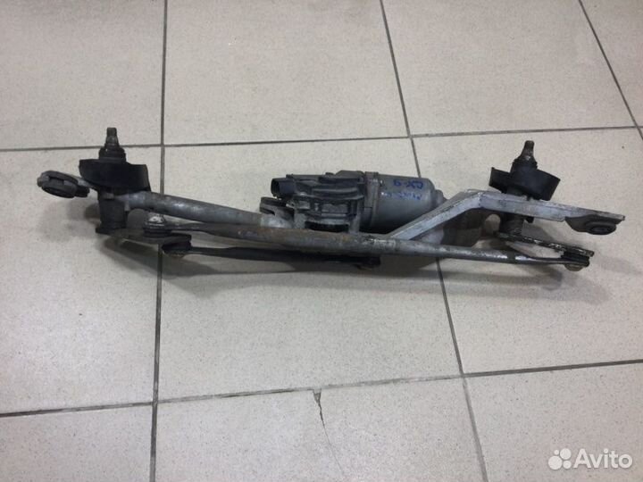 Моторчик стеклоочистителя передний передний Mazda