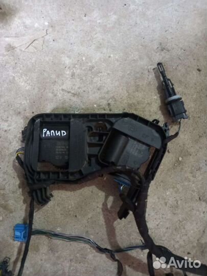 Skoda rapid моторчик заслонки отопителя