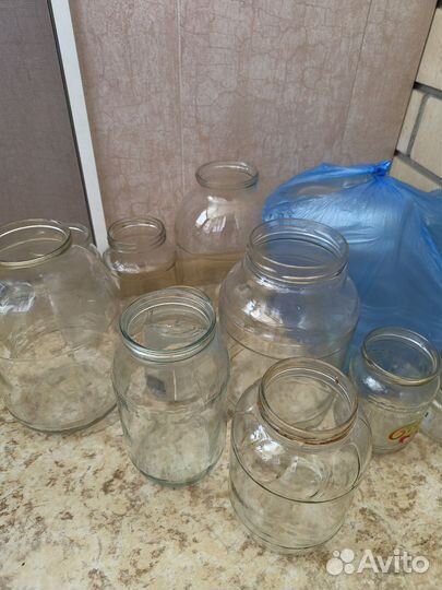 Стеклянные банки разных объемов