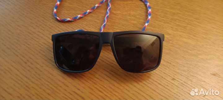 Модные очки с крепким чехлом