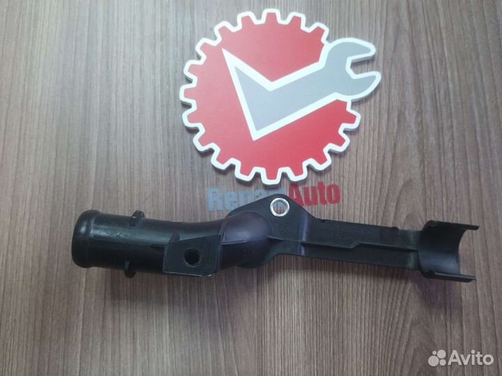 Патрубок системы охлаждения Мерседес w203/w204w