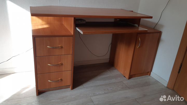 Компьютерный стол