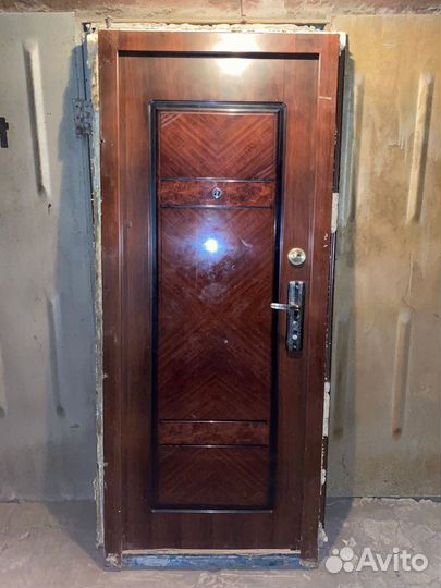 Дверь входная металлическая