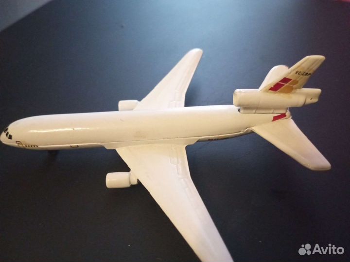 Модель самолета DC10