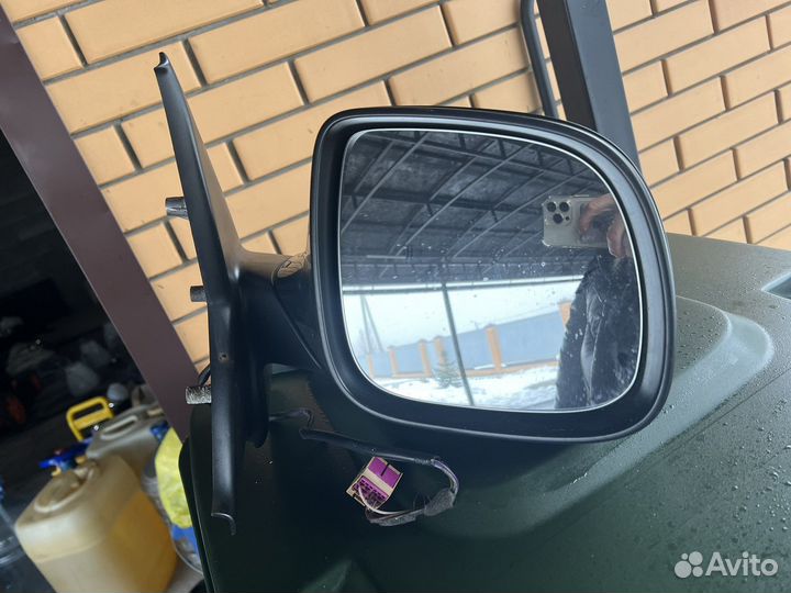 Зеркало на авто