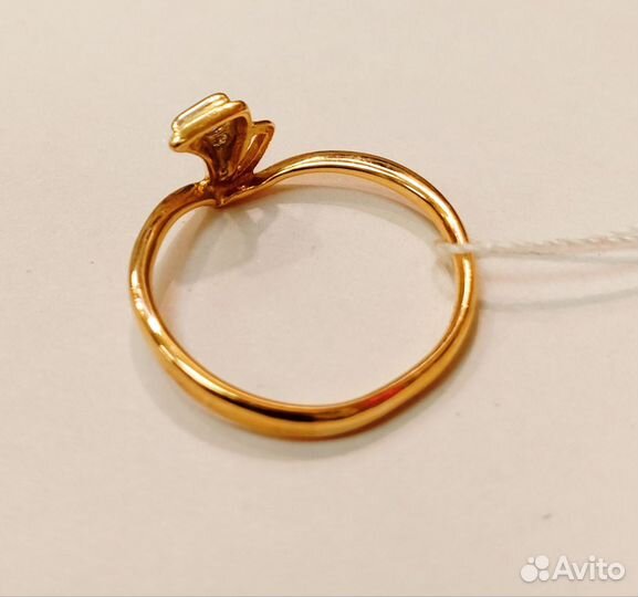 Золотое кольцо с бриллиантом (22110)