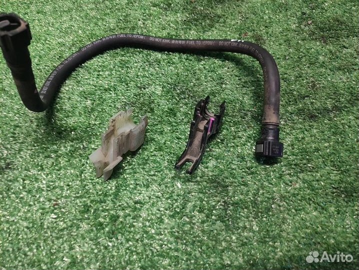 Трубка топливная Toyota Yaris P90 2010