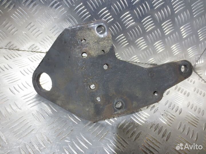 Подъемная проушина двигателя Scania 1531014