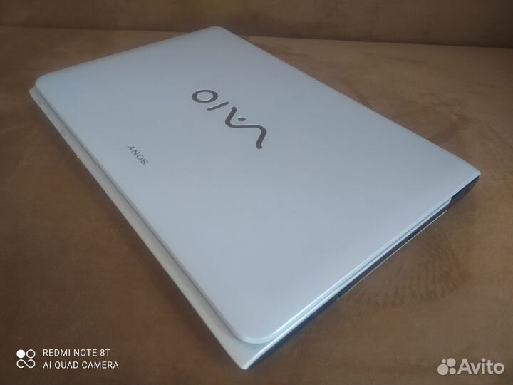 Sony Vaio SVE151D11V (Core i3)