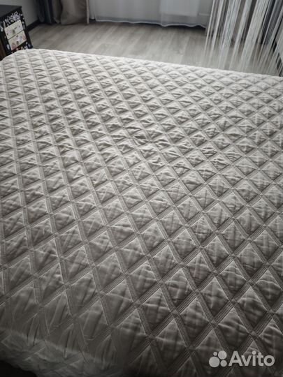 Кровать двухспальная с подьемным механизмом