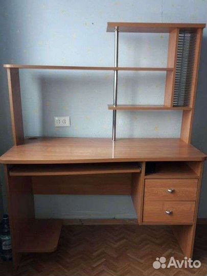 Компьютерный письменный стол