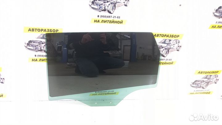 Стекло двери заднее левое Skoda Karoq