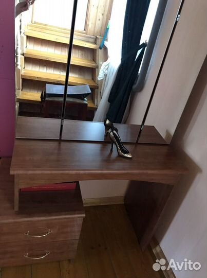 Трюмо с зеркалом