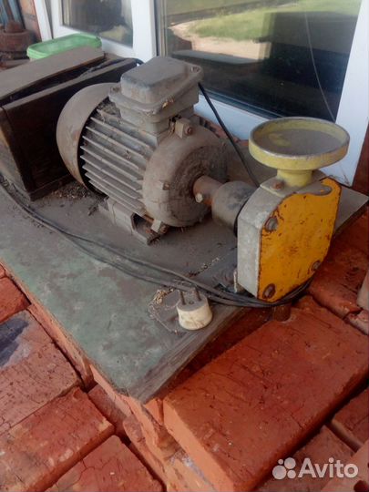 Зерно дробилка