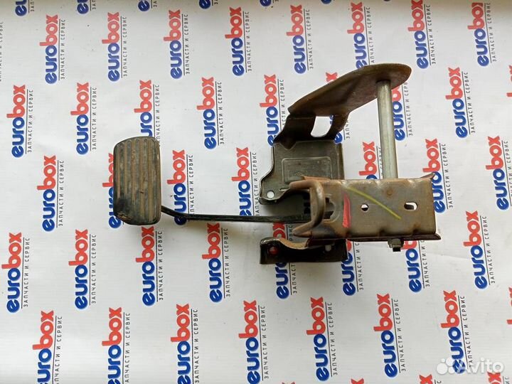 Педаль тормоза Nissan Terrano III (D10) 2014