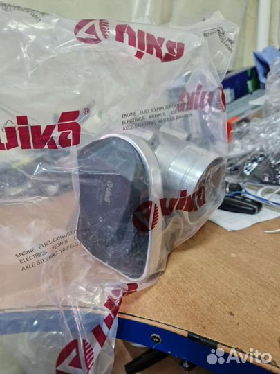 Дроссельная заслонка 06A133062AT