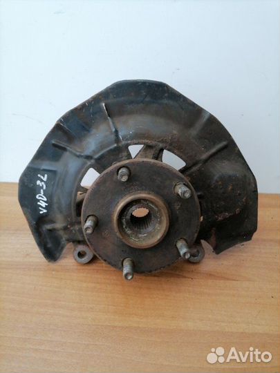 Кулак + ступица Toyota Camry V40 Тойота Камри лев