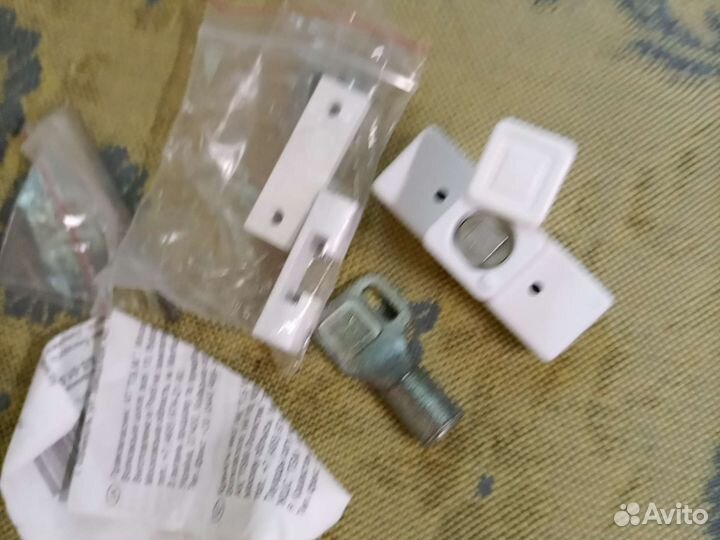 Ручка балконная и детские замки