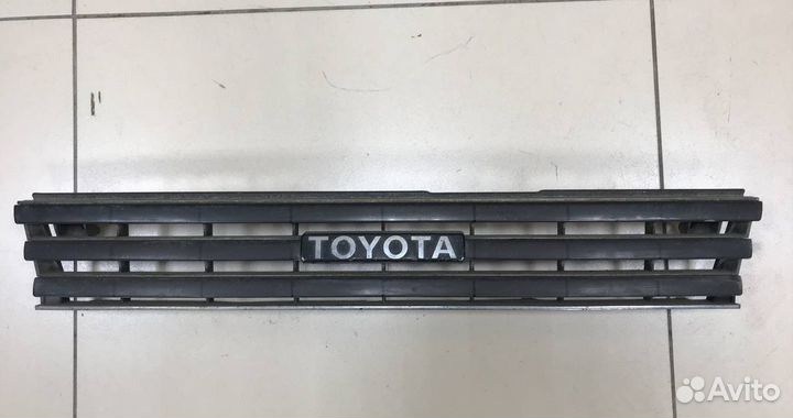 Решетка радиатора Toyota Corolla