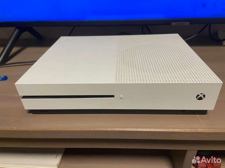 Xbox one s на 512 гб