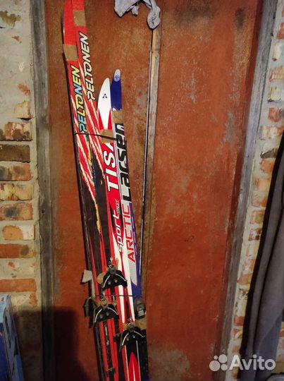 Клюшка и лыжи