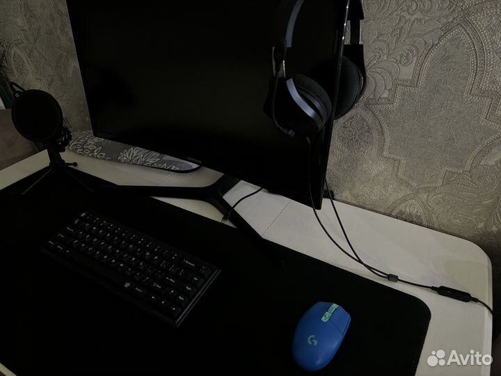 Монитор Samsung 24 изогнутый 144гц