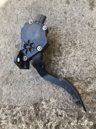 Педаль газа Subaru Impreza/Forester