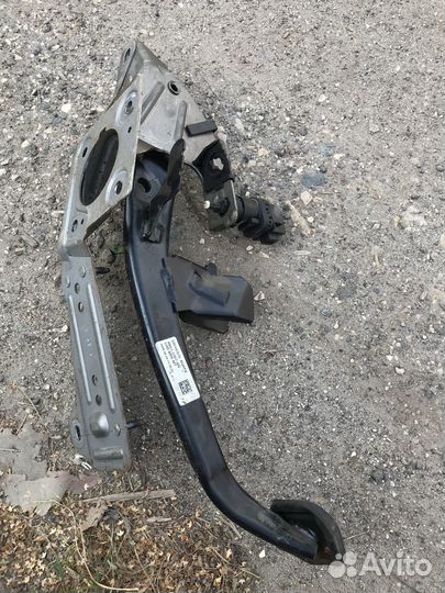 Педаль тормоза Ford Focus 2