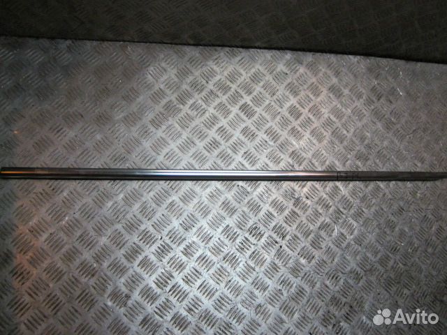 Молдинг стекла передний левый Фольксваген Пассат 7