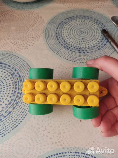 Машинка лего на колесиках