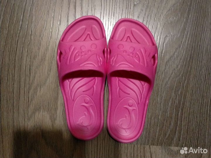 Купальники в бассейн на 6-10л.,тапочки-сланцы