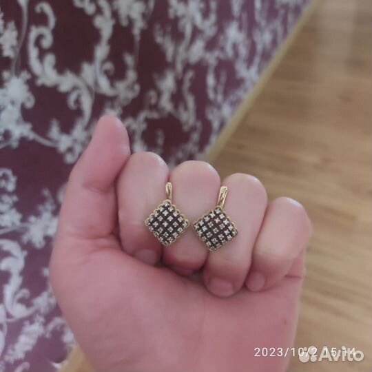 Брилиатовые серги 750проб. 10.3гр. 50т