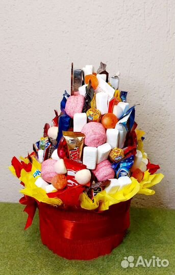 Сладкий подарок из шоколада и зефира