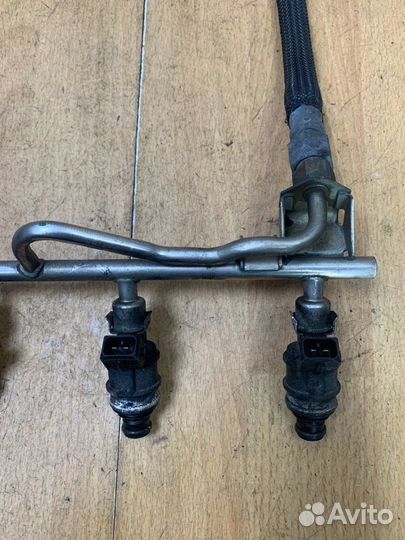 Топливная рампа передняя правая Opel Astra H Z18XE