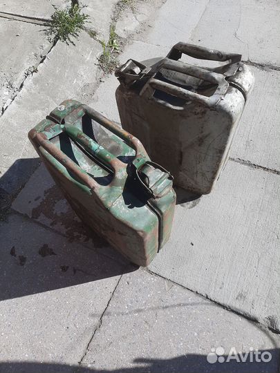 Канистры металлические 20 литров