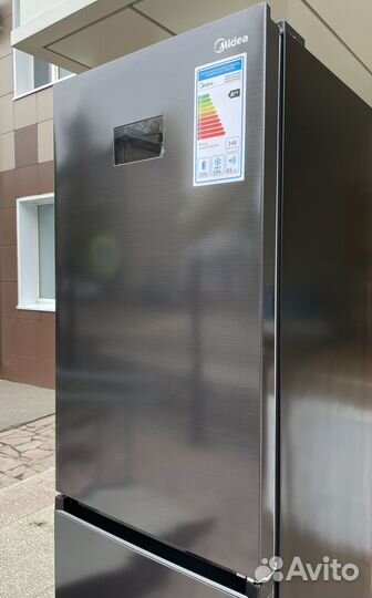 Черный холодильник новый