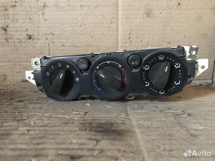 Панель блок управления климатом Ford Focus 2