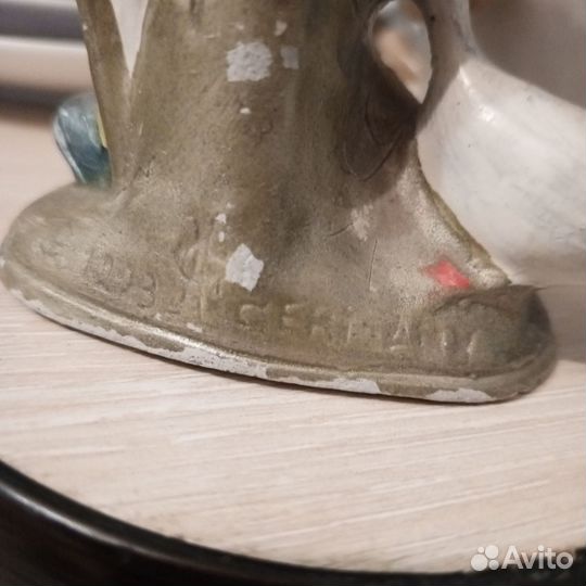 Статуэтка мальчик с гусем