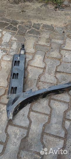 Направляющая бампера правая Пассат Б5+