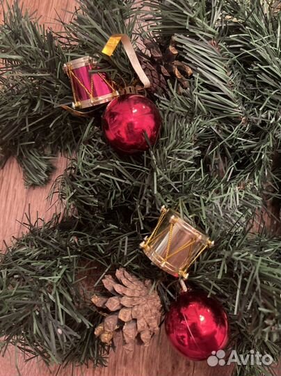 Декоративная гирлянда с елочными украшениями 2 м