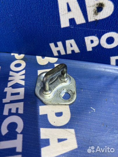 Ответная часть замка двери Mazda 3 Bk седан 2006