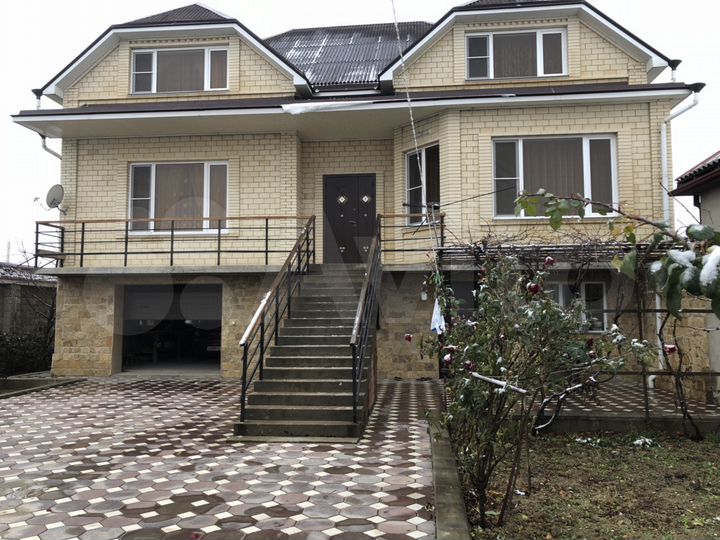 Дом 200 м² на участке 4 сот.