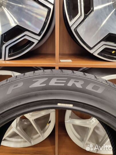 Pirelli P Zero PZ4 275/45 R21 и 315/40 R21 111Y